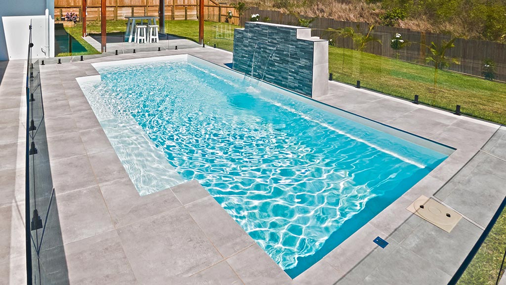 LeisurePoolsAU_Elegance_7m_ShimmerWhite_Yeppoon_2020_Medium Leisure Pools Shimmer White Gelcoat Colour Hero