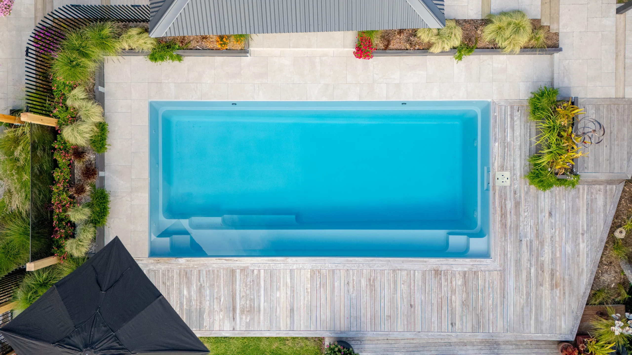 The Reflection 8.00m in Silver Grey installed in Rye, Mornington Peninsular, VIC