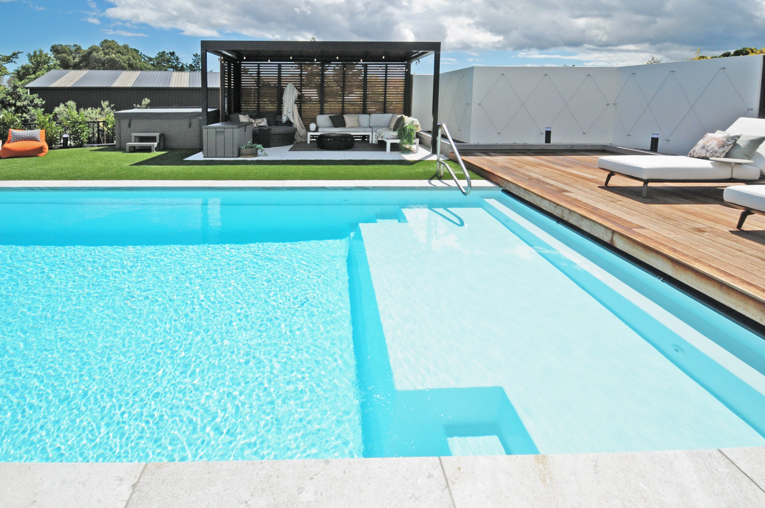 NZ Pools Wellington NZ, Leisure Pools The Acclaim 12m Shimmer White