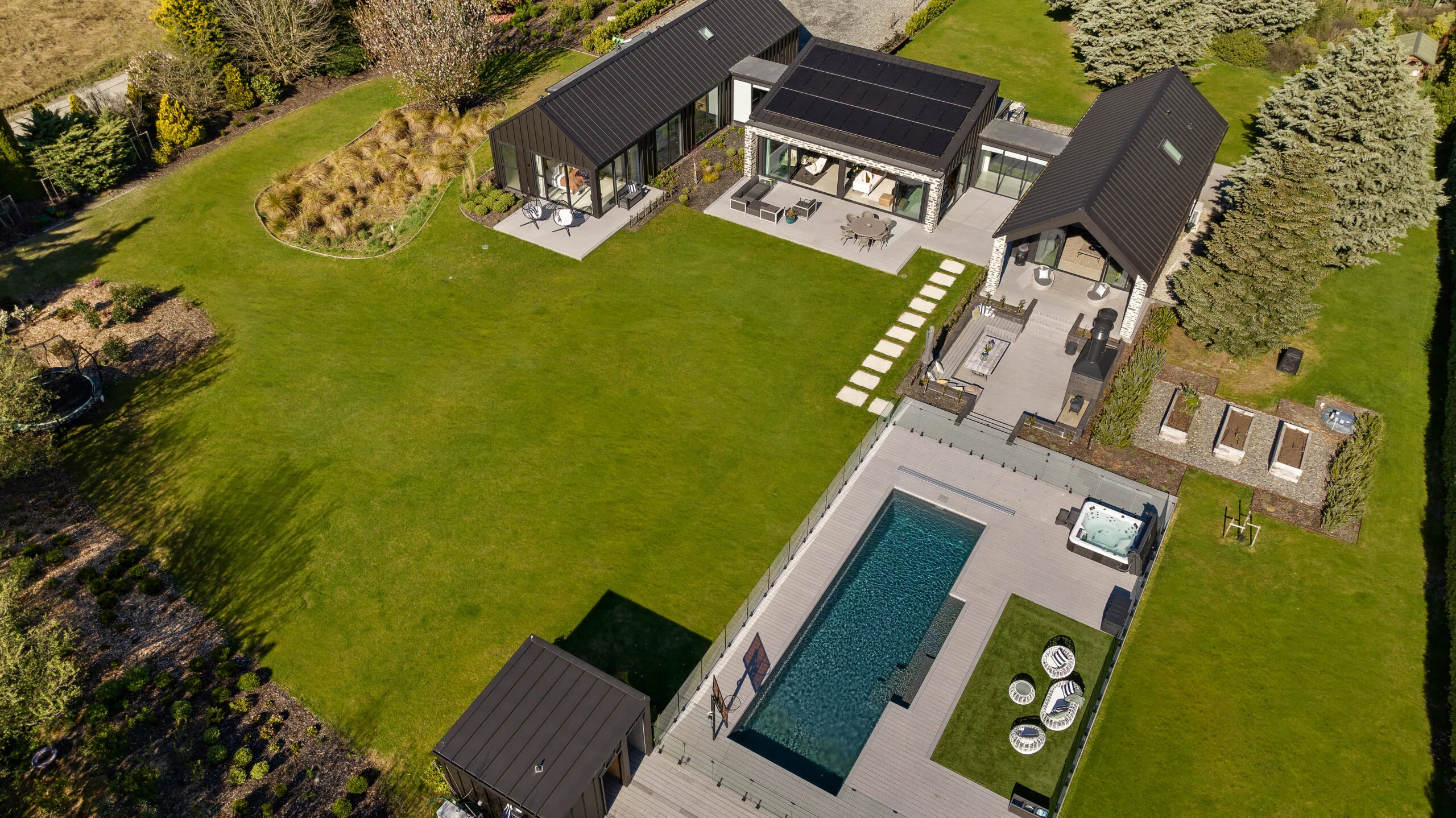 Dupont Pools Queenstown NZ, Leisure Pools The Elegance 12m Graphite Grey