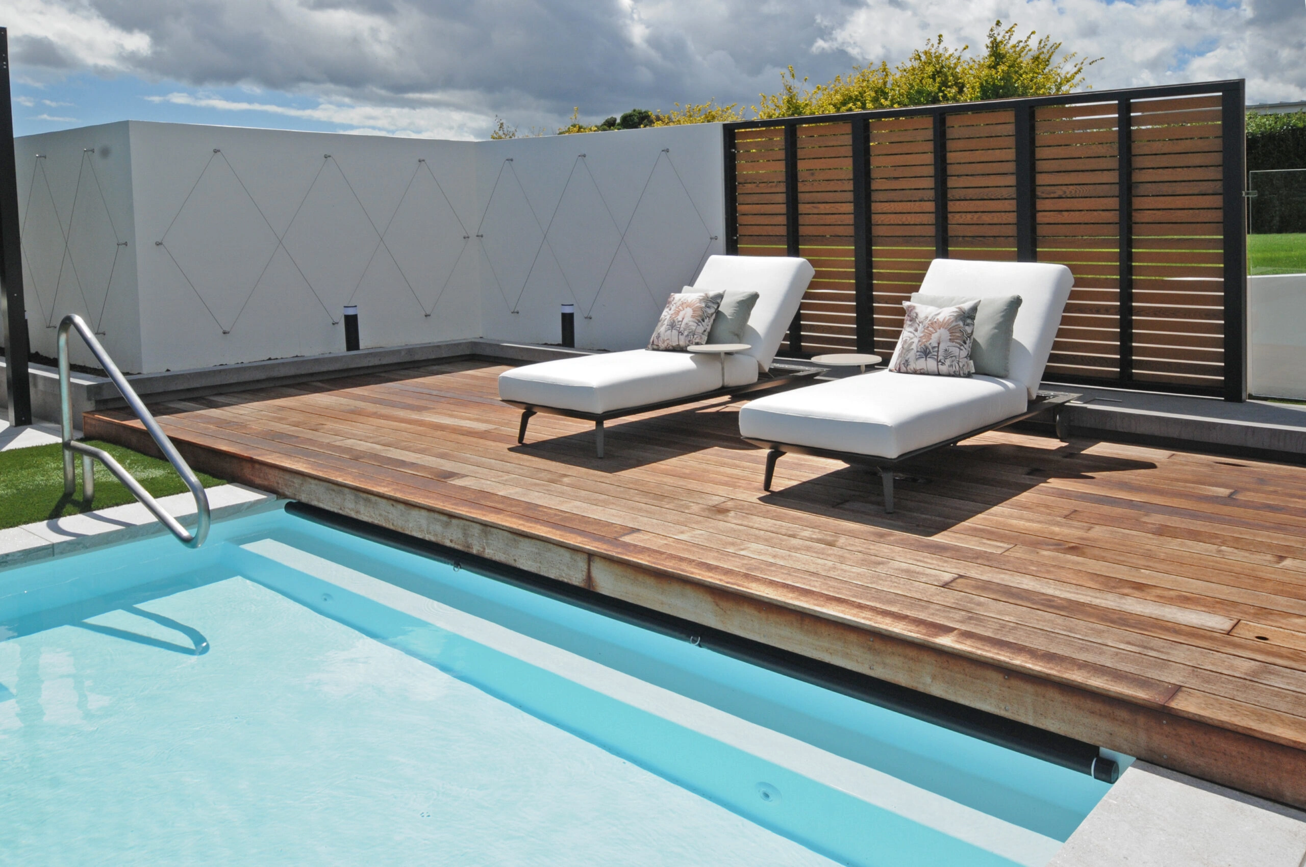 NZ Pools Wellington NZ, Leisure Pools The Acclaim 12m Shimmer White