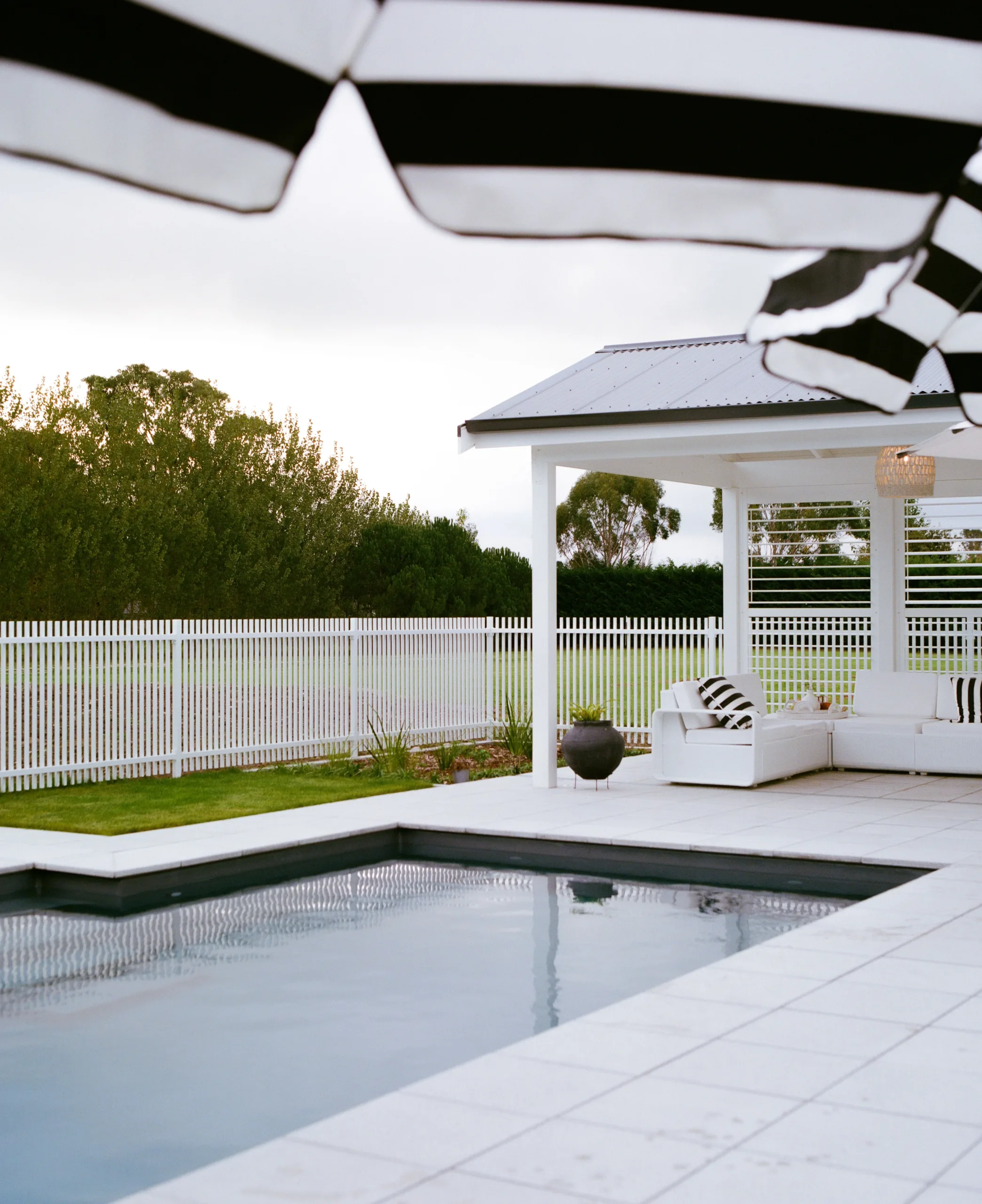 NZ Pools Martinborough NZ, Leisure Pools The Elegance 10m Graphite Grey