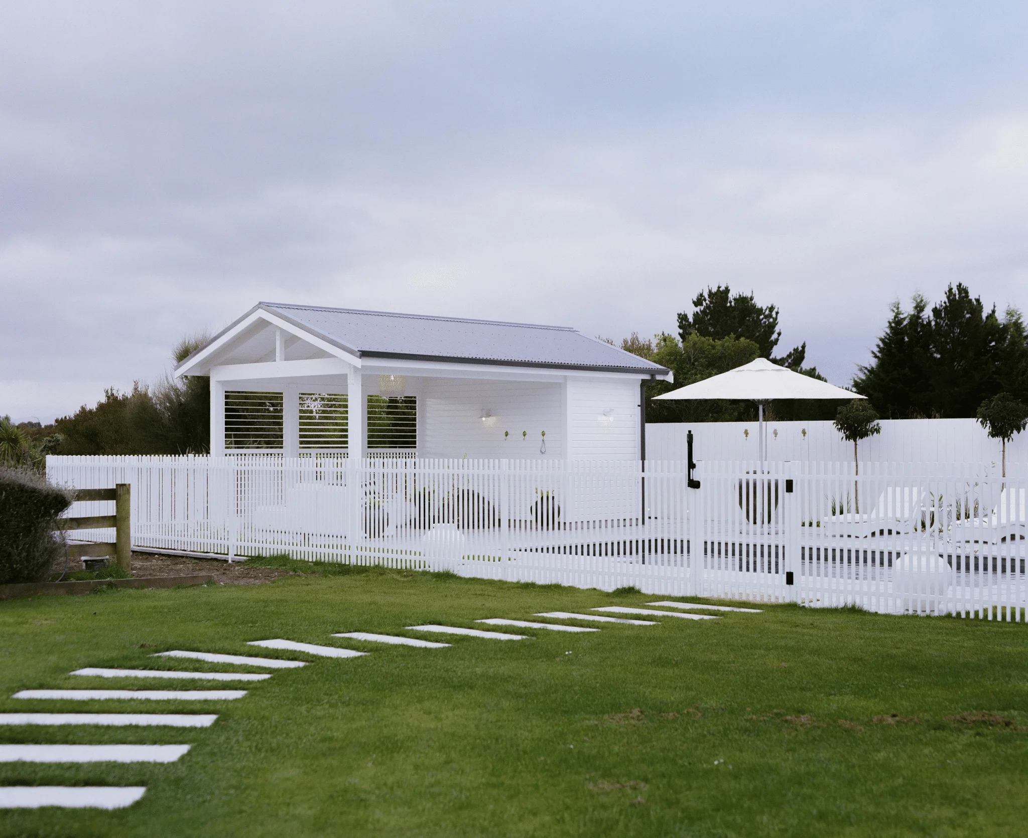 NZ Pools Martinborough NZ, Leisure Pools The Elegance 10m Graphite Grey