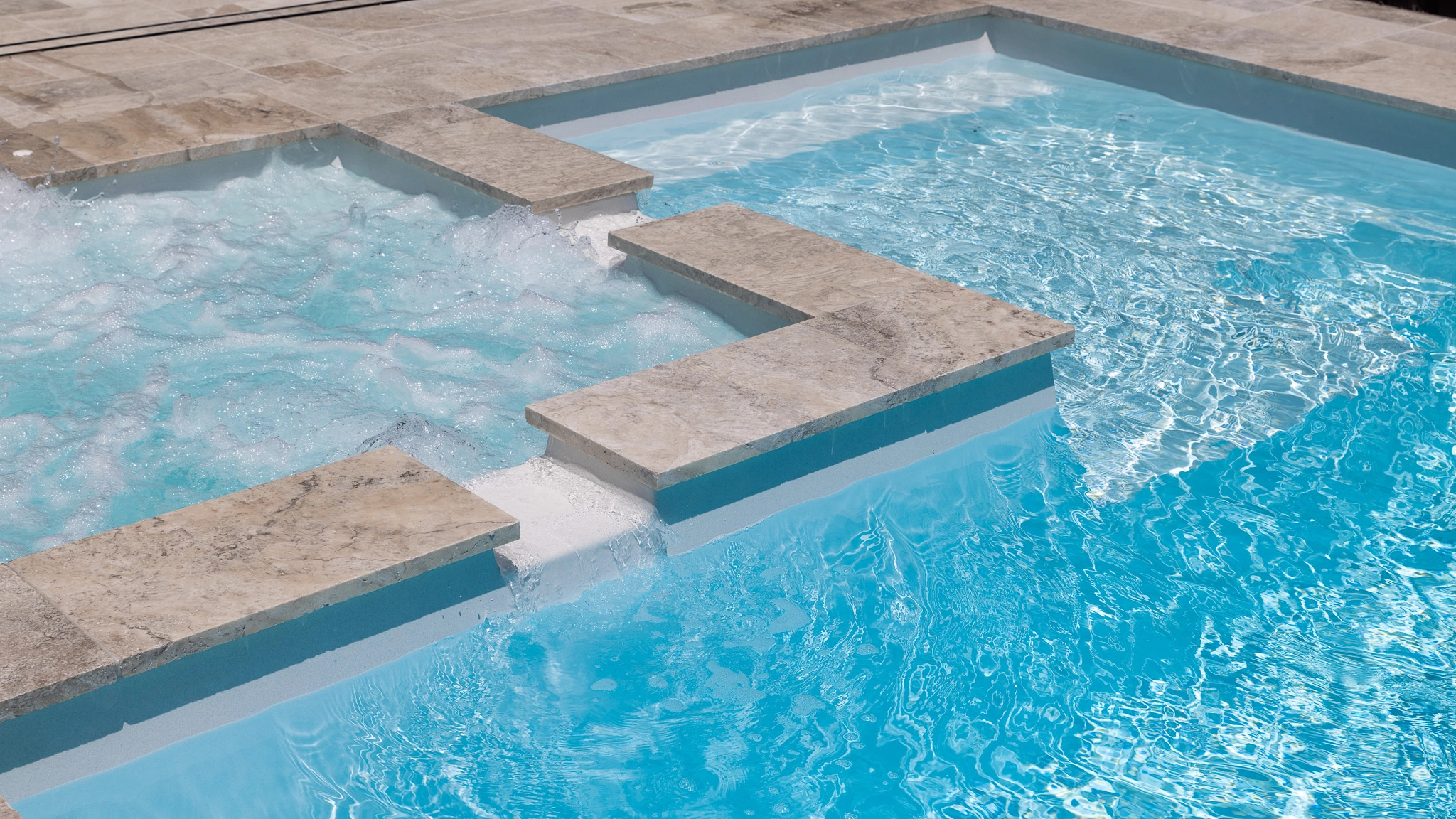 Leisure Pools The Absolute 10.00m Shimmer White GV Unique Pools & Landscaping