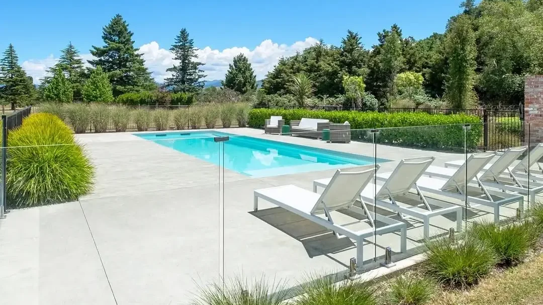 Leisure Pools NZ The Acclaim 12.00m Shimmer White NZ Pools