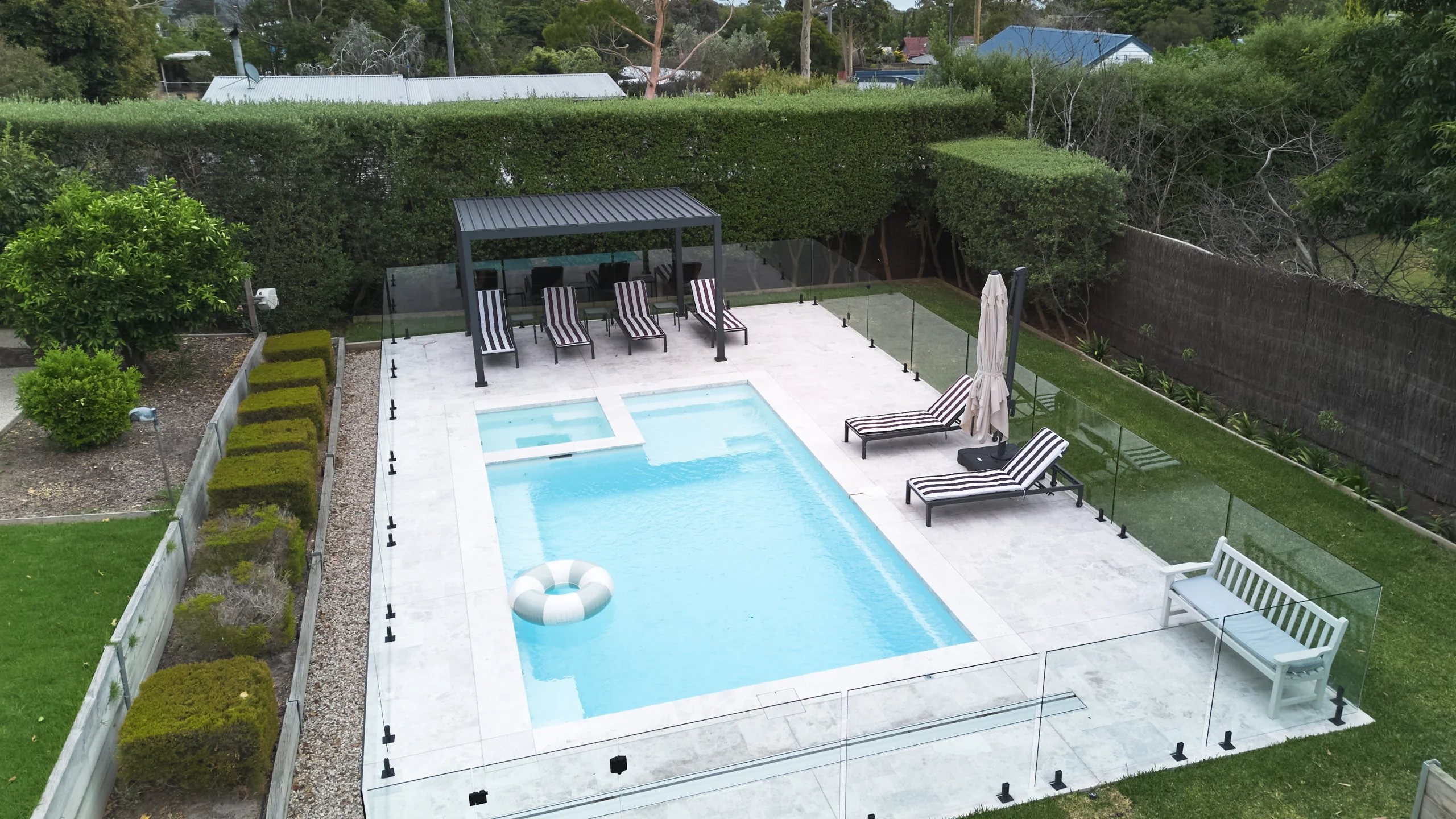 LP AU The Absolute 8m Shimmer White LP MelbSE 012 The Absolute fibreglass pool model