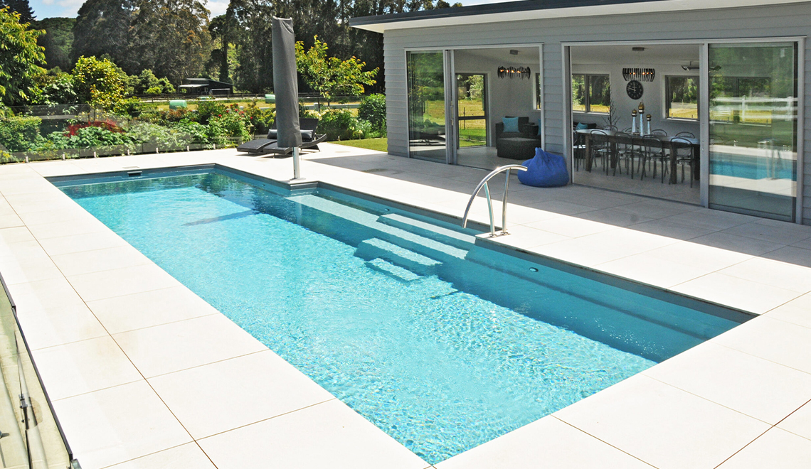 The Elegance 12.00m in Silver Grey